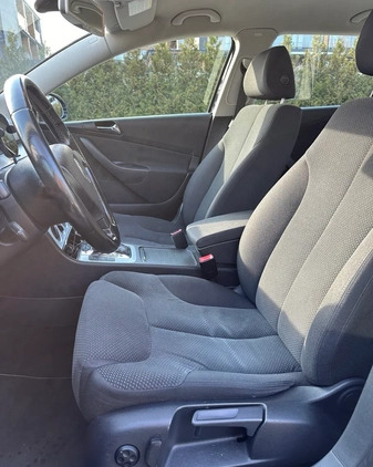 Volkswagen Passat cena 17900 przebieg: 235000, rok produkcji 2007 z Kraków małe 211